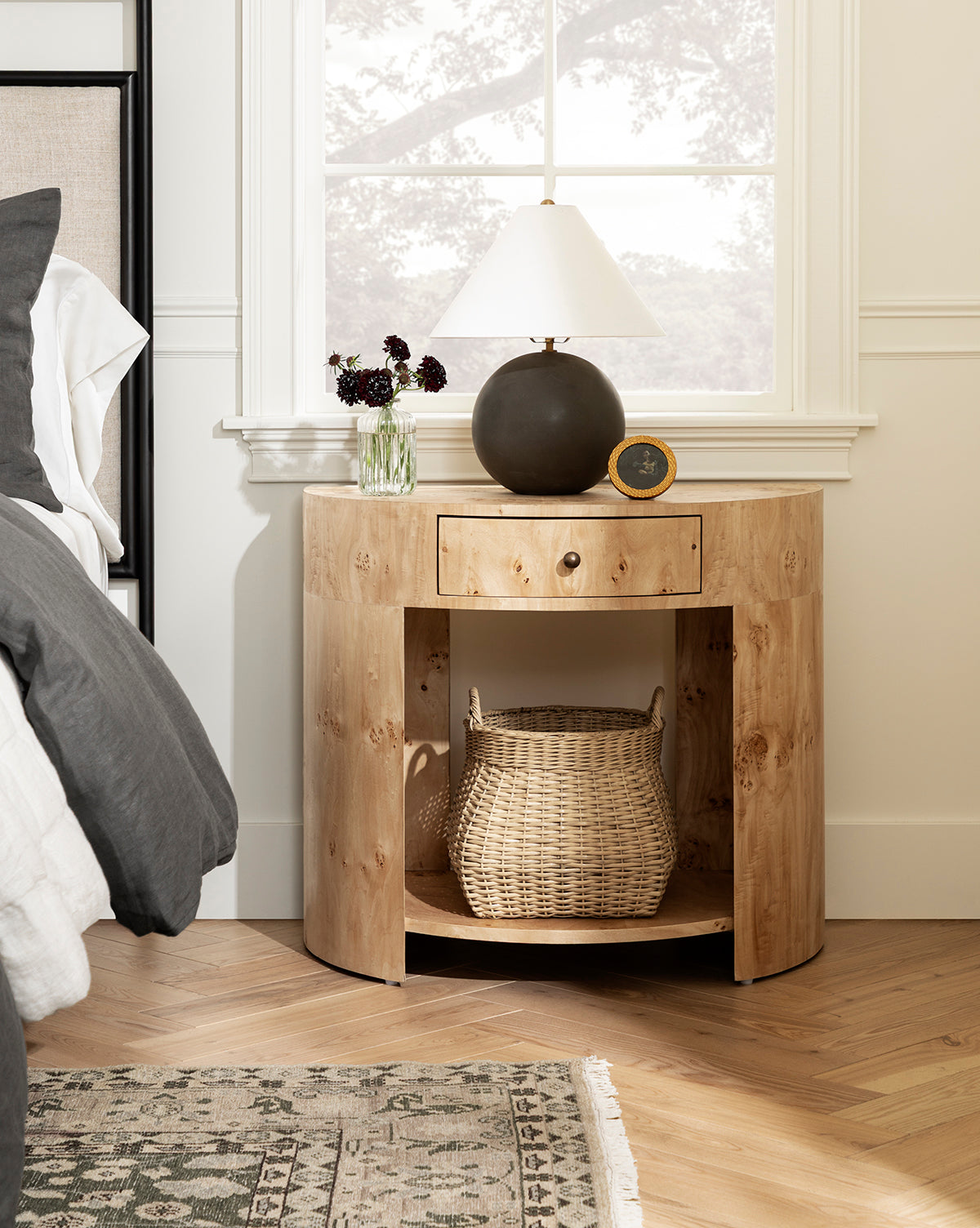 Pia Nightstand
