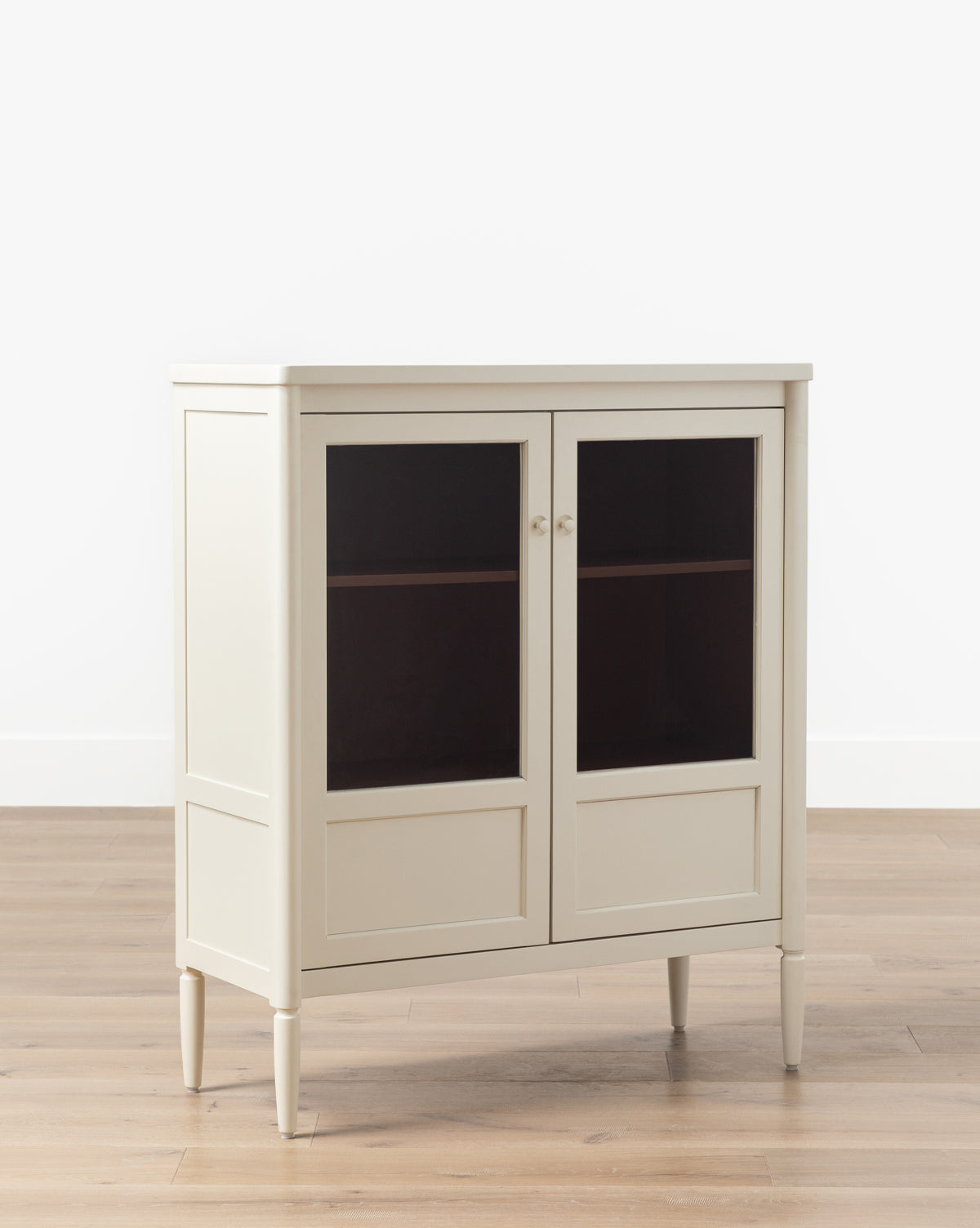 victorian furniture, bar cabinet, china cabinet, accent cabinet, dining room hutches, classic home furniture