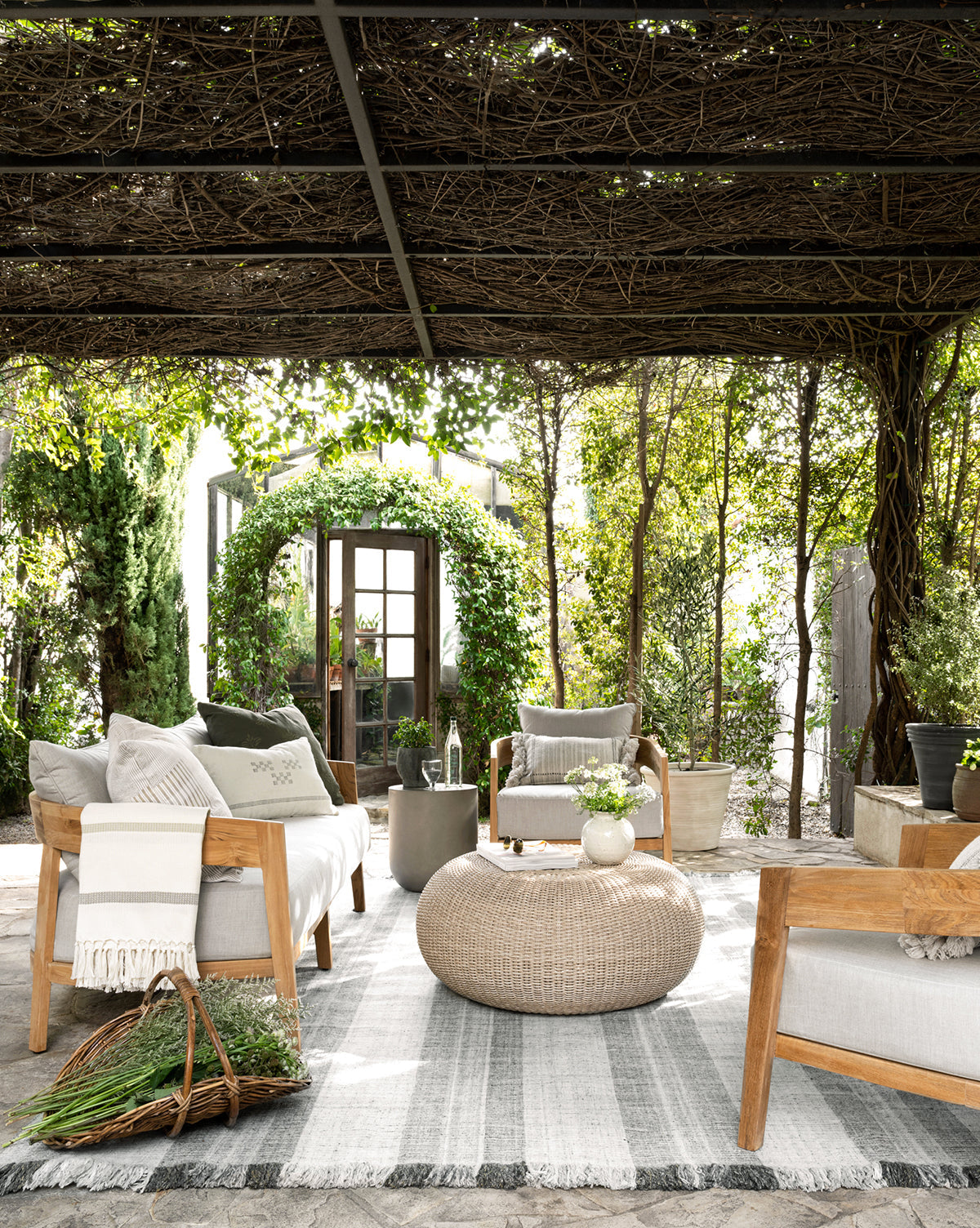 Vento Outdoor Sofa 68.75"