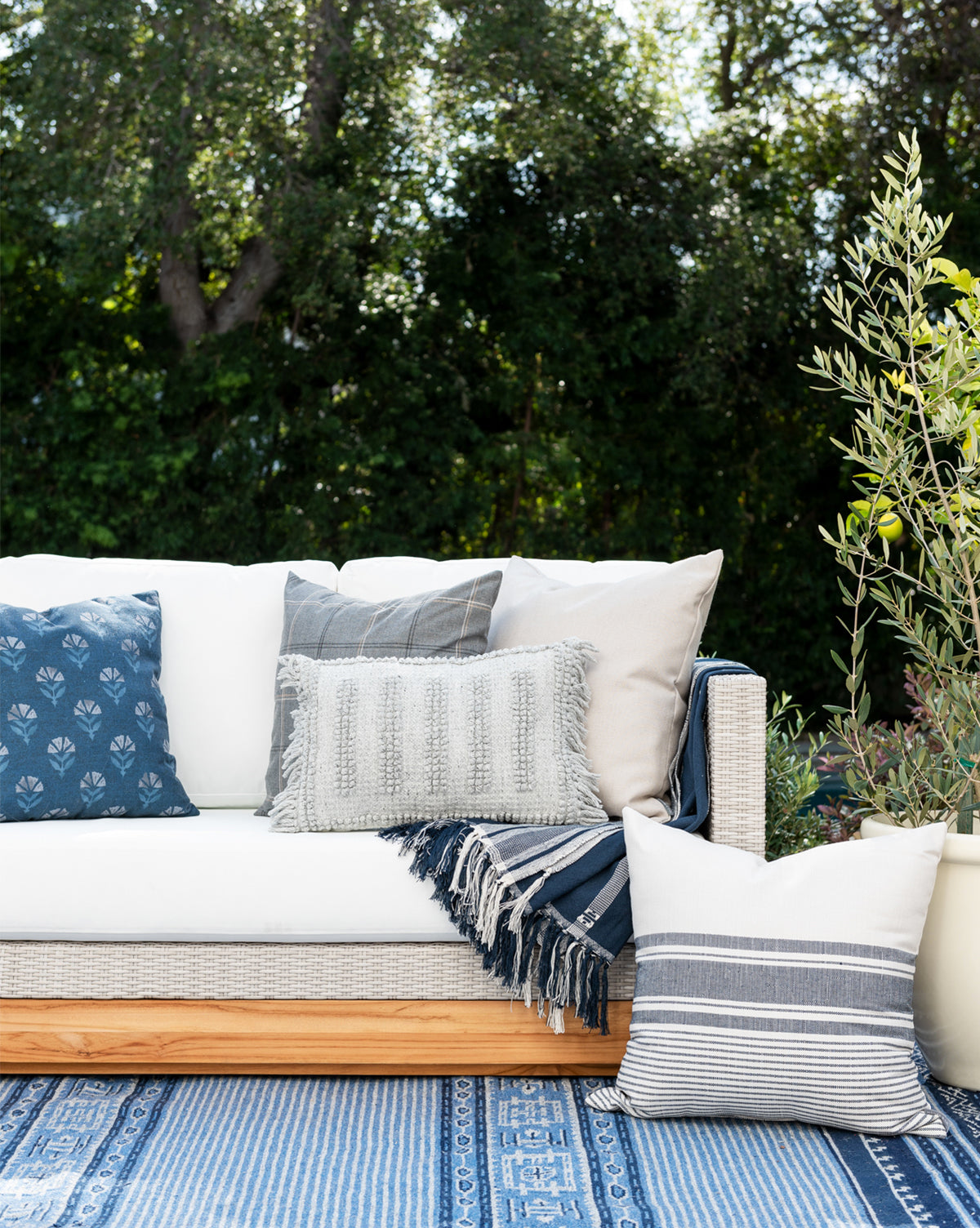 Emmalyn Indoor / Outdoor Pillow