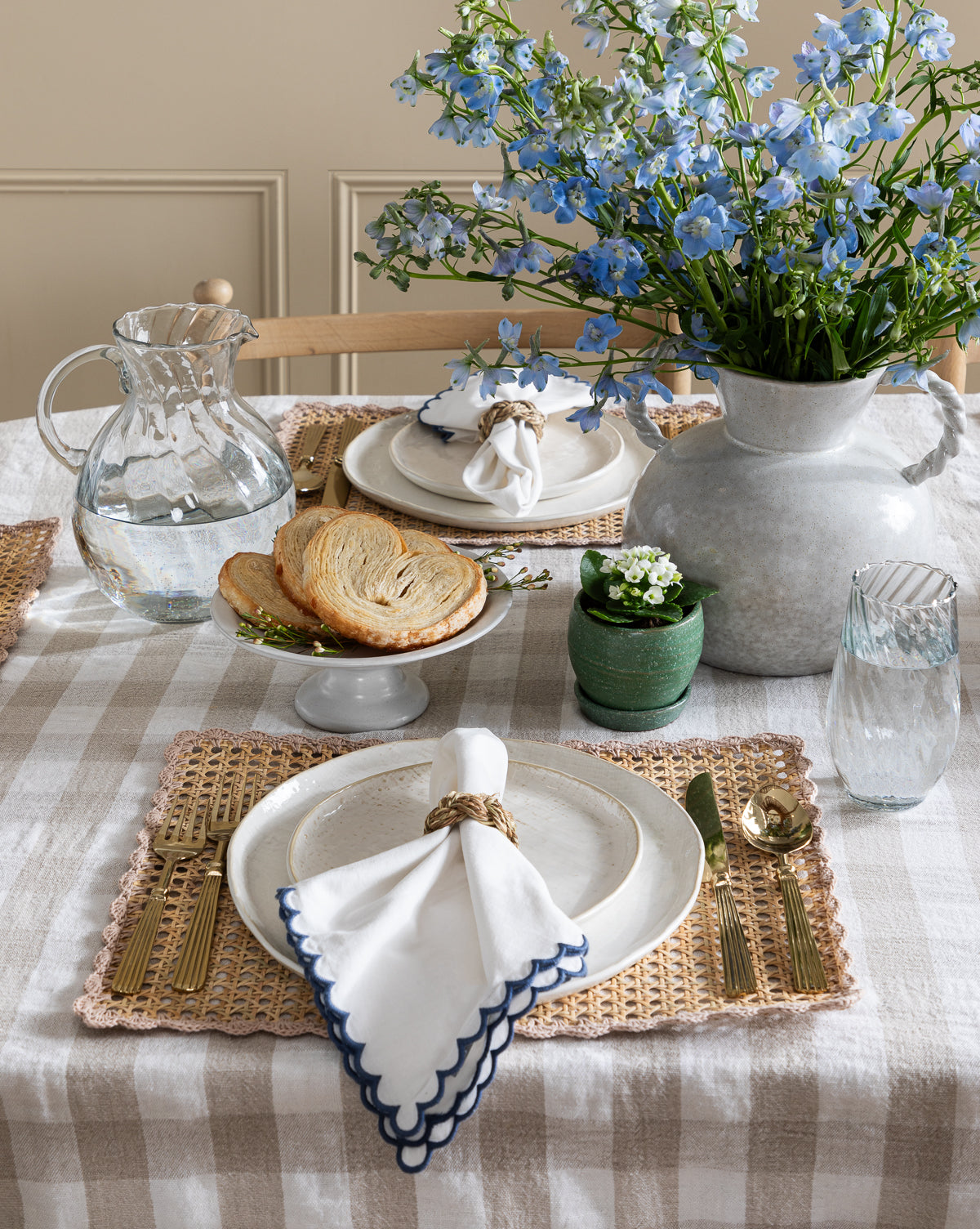 Scallop Border Napkins (Set of 4)