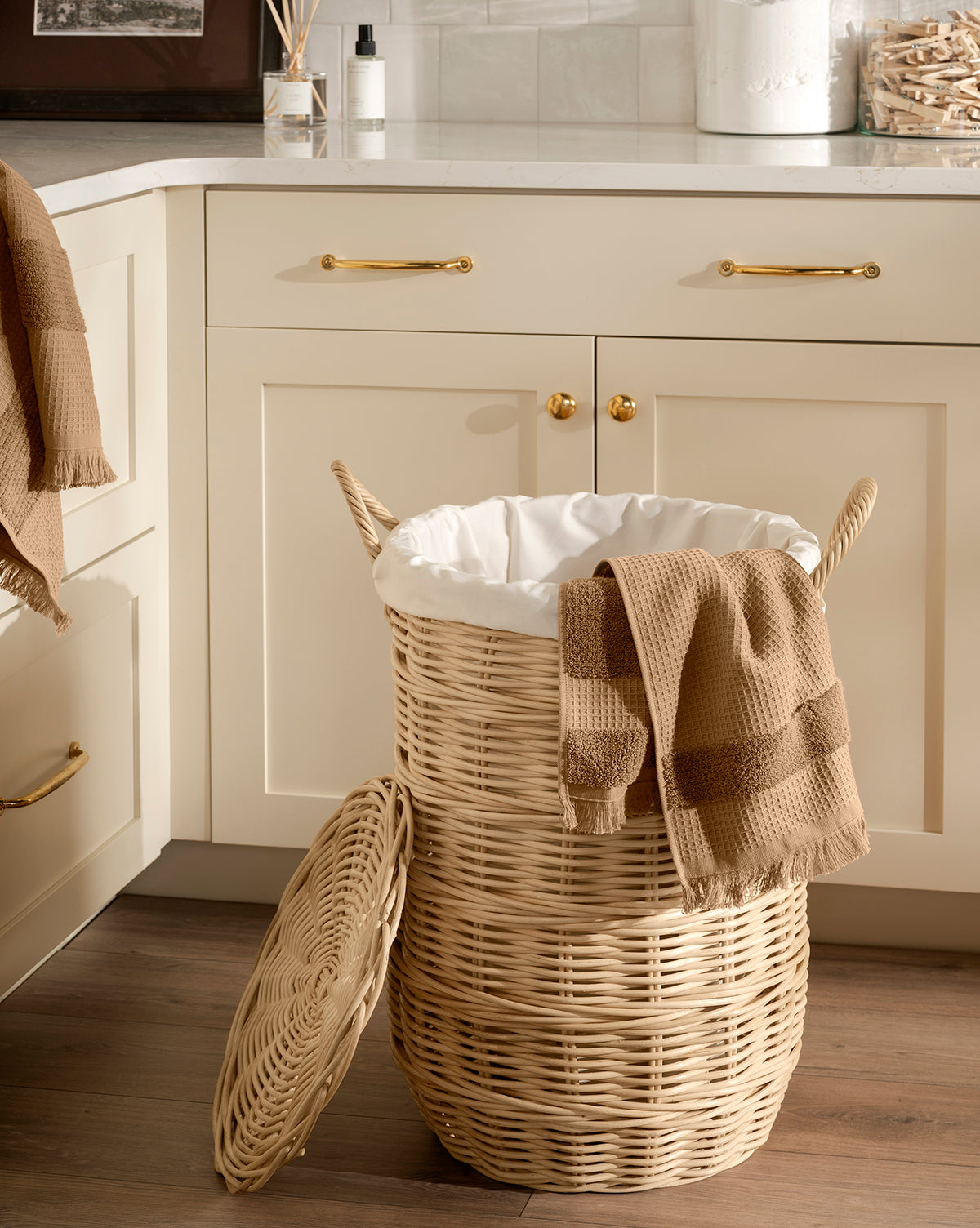 Rattan Lidded Laundry Bin