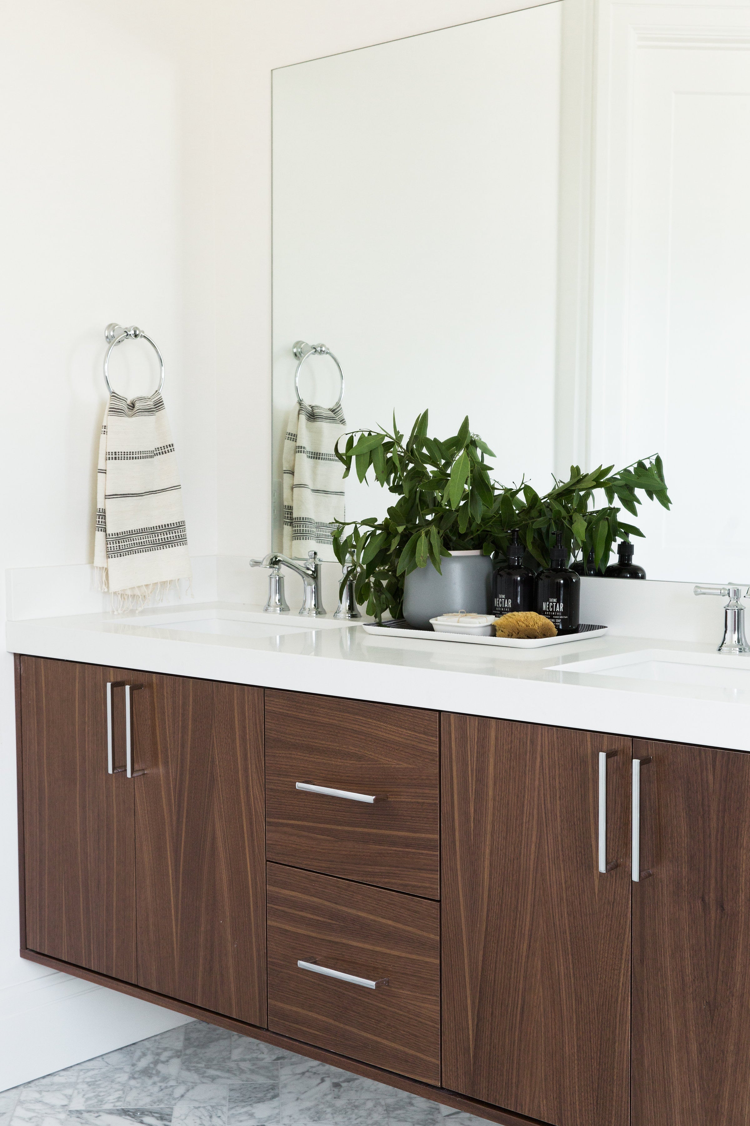Check Linen Tray