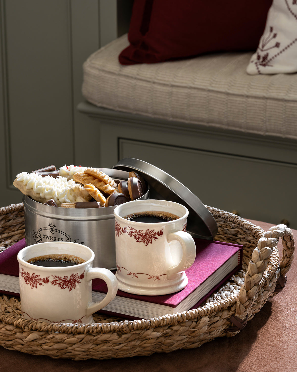 Coronet Mugs (Set of 4)