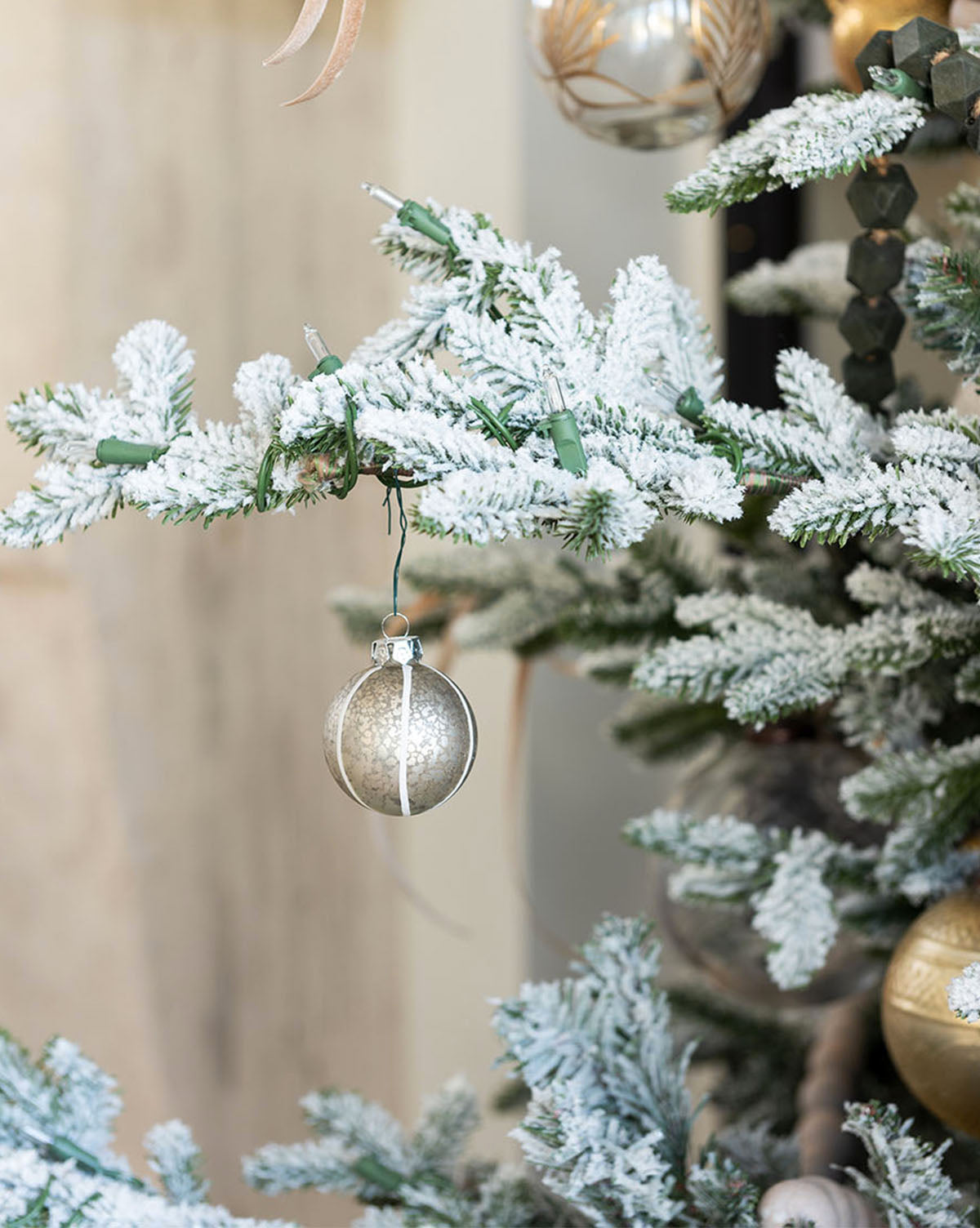 White & Gold Ornaments (Set of 3)